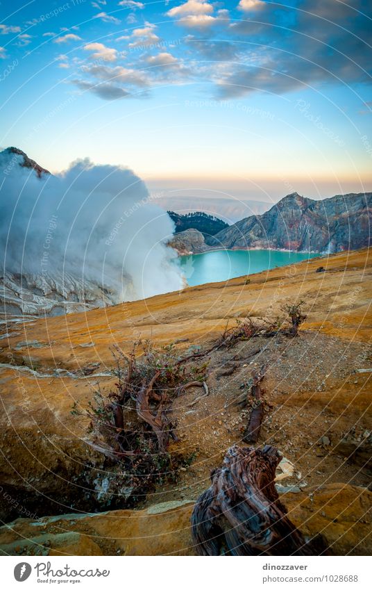 Kawah Ijen Krater schön Ferien & Urlaub & Reisen Tourismus Mann Erwachsene Natur Landschaft Himmel Wolken Nebel Felsen Vulkan See blau gelb gefährlich