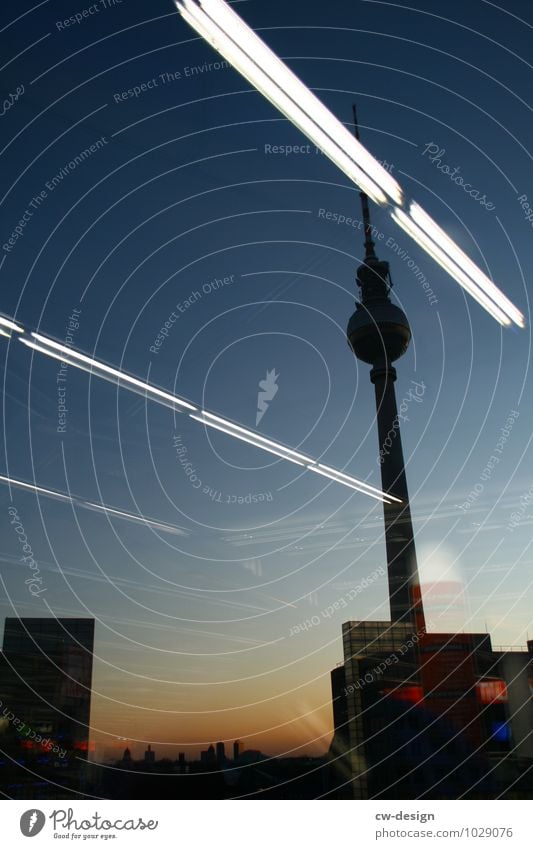 Berlin Alexanderplatz Stadt Hauptstadt Stadtzentrum Skyline Hochhaus Platz Turm Bauwerk Gebäude Architektur Sehenswürdigkeit Wahrzeichen Berliner Fernsehturm