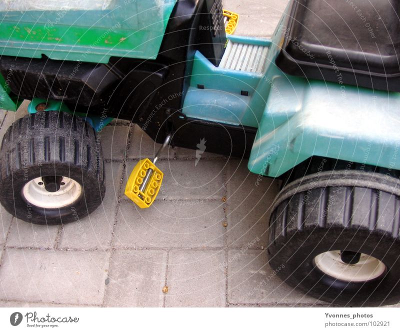 kindheitserinnerung 4 Farbfoto mehrfarbig Außenaufnahme Freude Glück Spielen Ferien & Urlaub & Reisen Sommer Kindergarten Arbeit & Erwerbstätigkeit Spielplatz