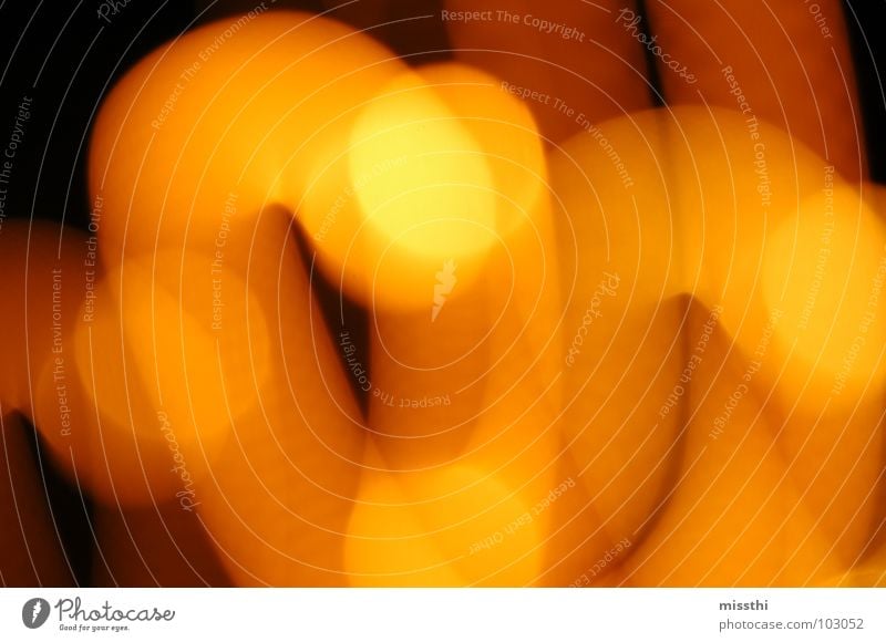 Lichtertanz Lichtspiel Leuchtspur Spuren Nacht gelb schwarz Fleck Unschärfe diffus Beleuchtung glühen Farbenspiel Mischung Langzeitbelichtung Lichtpunkt