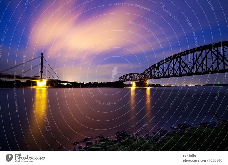 Nachteinbruch Fluss Landschaft Wasser Himmel Flussufer Rhein Hafenstadt Brücke ästhetisch dunkel Optimismus Erfolg Leistung Stil Güterverkehr & Logistik