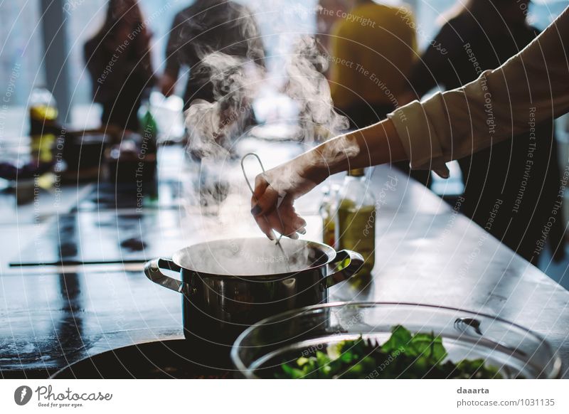 Prozesse Lebensmittel Gemüse Salat Salatbeilage Kräuter & Gewürze Öl Ernährung Mittagessen Abendessen Teller Schalen & Schüsseln Topf Löffel Lifestyle elegant