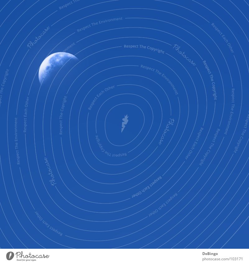 Mondsüchtig. Aber nur weil keine Sonne da is... abnehmend weiß Apollon Wolken Vulkankrater Quadrat keine Ahnung Bla Himmelskörper & Weltall blau Schönes Wetter