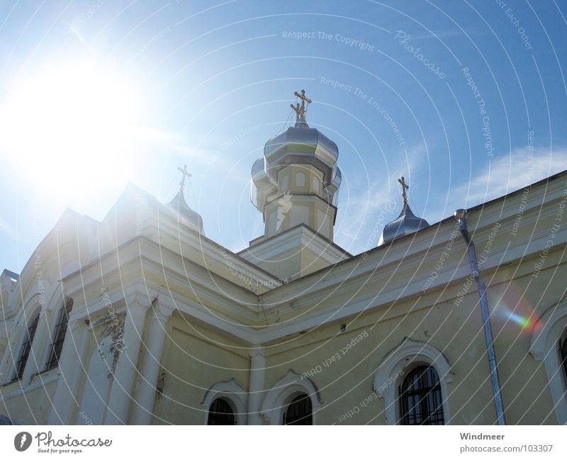 Zwiebeltürmchen Sonne Haus Renovieren Rücken Himmel Turm Gebäude Wahrzeichen Denkmal Frieden Religion & Glaube Verfall Vergangenheit Zerstörung Gebet blenden