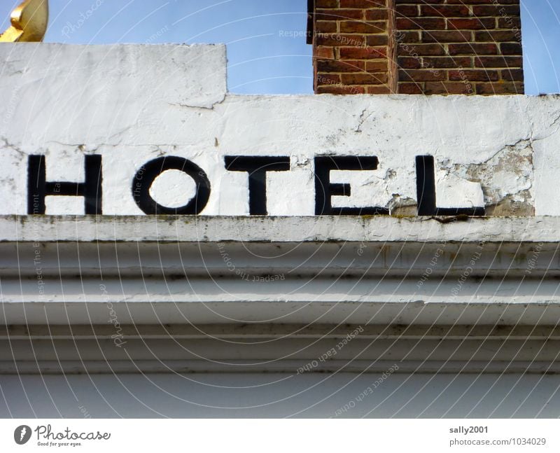 Zimmer frei... Ferien & Urlaub & Reisen Tourismus Städtereise Stadt Haus Hotel Fassade Schriftzeichen alt einfach historisch schwarz weiß Reinlichkeit