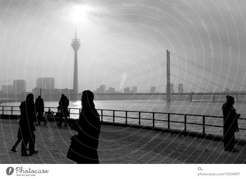 burgplatz Städtereise Mensch Frau Erwachsene Mann Leben Menschengruppe Menschenmenge Himmel Wolken Herbst Winter Wetter Schönes Wetter Fluss Rhein Düsseldorf