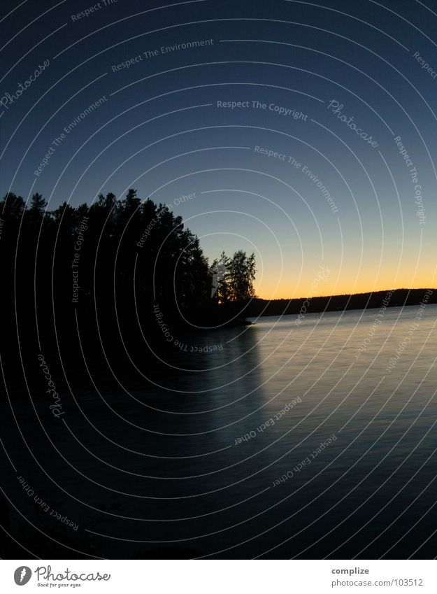 2 uhr morgens Finnland Tampere See Sonnenaufgang Küste Wellen Skandinavien Sommer Nacht Sonnenuntergang Dämmerung gelb blau Baum Horizont Langzeitbelichtung