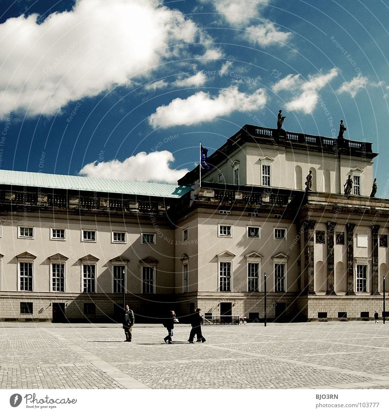 Staatsoper 'Unter Den Linden' Staatsoper Berlin Unter den Linden Deutschland Kultur Stadt unten Musik Außenaufnahme Bebelplatz Himmel Denkmal Denkmalschutz