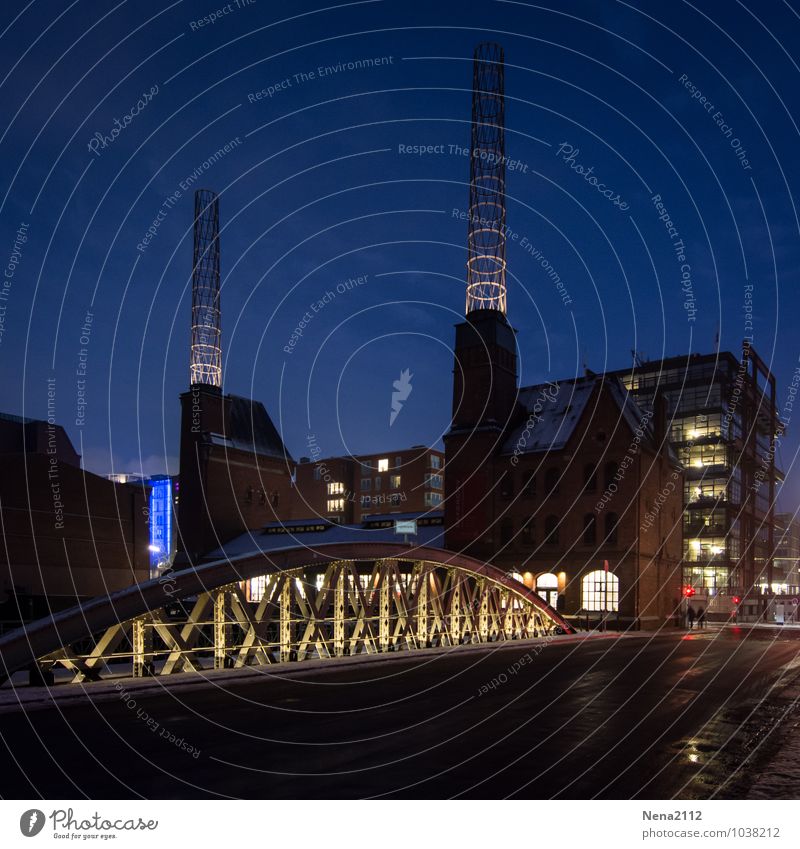 Hamburger Nacht Stadt Hafenstadt Stadtzentrum Altstadt Fabrik Brücke Bauwerk Gebäude Architektur Sehenswürdigkeit Wahrzeichen kalt Alte Speicherstadt Metallbau