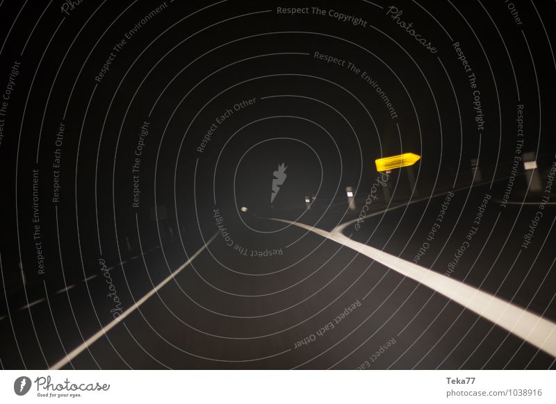 Nachtverkehr II Verkehr Verkehrsmittel Verkehrswege ästhetisch Autobahn Landstraße Farbfoto Abend Dämmerung