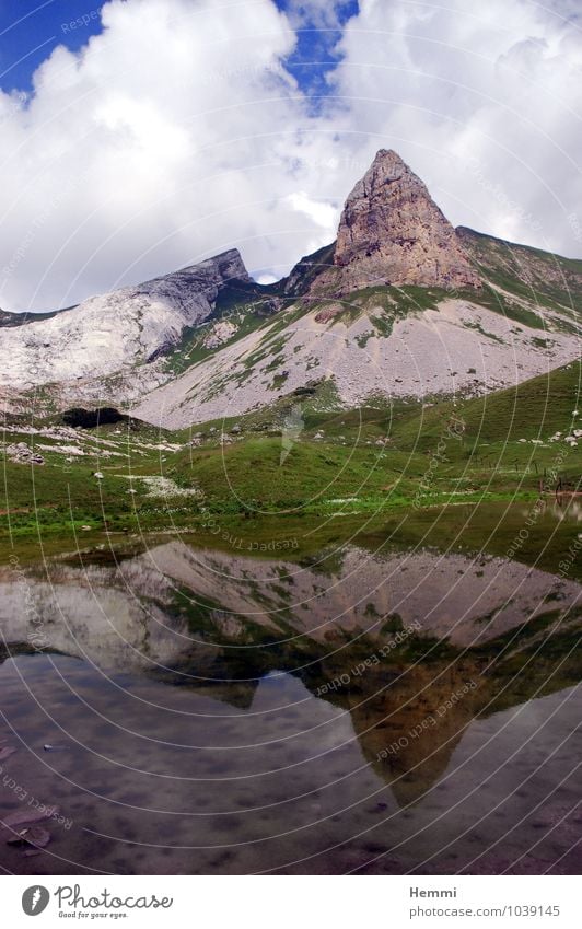 Berg - Mountain Umwelt Natur Landschaft Urelemente Erde Luft Wasser Himmel Wolken Hügel Felsen Alpen Berge u. Gebirge Gipfel Schlucht blau grau grün weiß