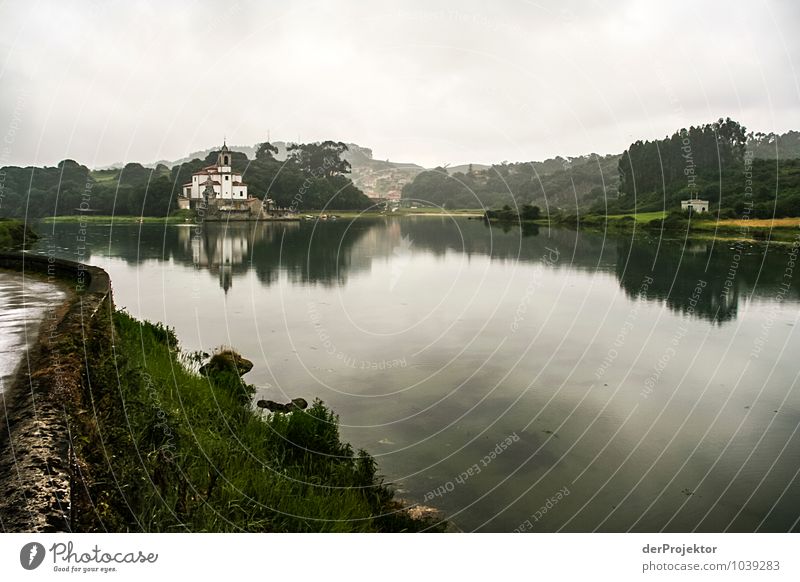 Still und ruhig liegt der See Ferien & Urlaub & Reisen Tourismus Ausflug Abenteuer Sightseeing Sommerurlaub Umwelt Natur Landschaft Pflanze Gewitterwolken