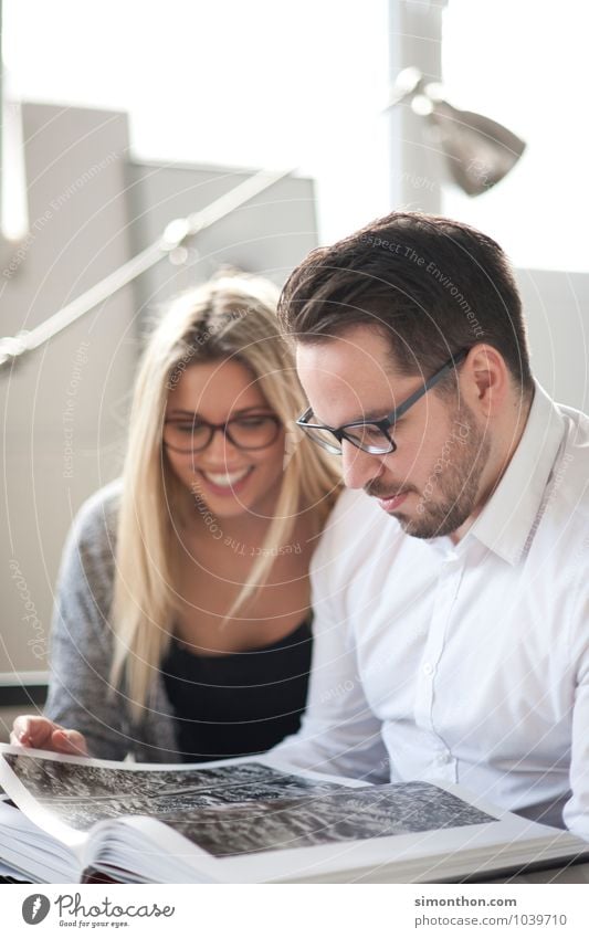 Inspiration Freude Glück lesen Bildung Erwachsenenbildung lernen Berufsausbildung Azubi Praktikum Studium Student Büroarbeit Business Karriere Erfolg Sitzung