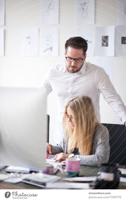 Prüfender Blick Bildung Studium lernen Student Arbeit & Erwerbstätigkeit Beruf Büroarbeit Business Unternehmen Karriere Erfolg Sitzung sprechen Team 2 Mensch