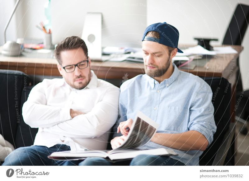 Freunde lesen Bildung lernen Praktikum Studium Student Prüfung & Examen Büro Business Karriere Team Freundschaft 2 Mensch Beratung kompetent Konkurrenz