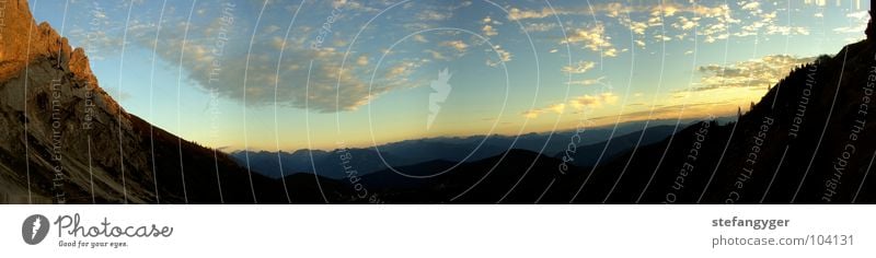 Abendpanorama Panorama (Aussicht) Weitwinkel Wolken Abenddämmerung Wald alpin Dachsteingruppe Österreich Bundesland Steiermark Hohen Tauern NP Unendlichkeit