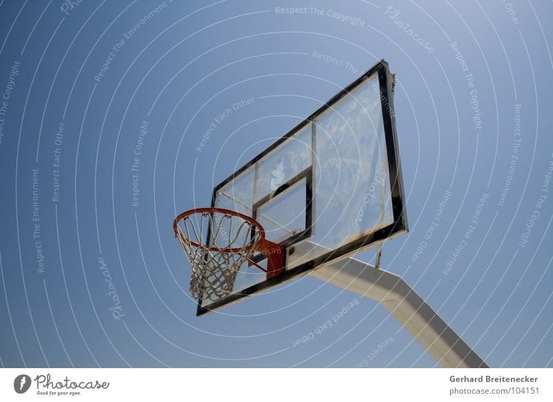 dunkstelle Korb Sport Spielen Ballsport Basketball Himmel Schönes Wetter Netz blau