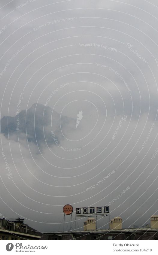 trübes alpinistenfeld III Wolken Gipfel Gletscher Bergsteiger Bergsteigen wandern schlechtes Wetter Nebel kalt nass Aussehen Aussicht Ferne vereinzelt