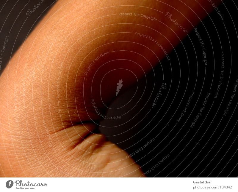 Verrenkt. Gelenk Hautfarbe nackt Dermatologie Anatomie gestaltbar Makroaufnahme Nahaufnahme Falte Strukturen & Formen verrenken Verrenkung Hautkunde Gesundheit