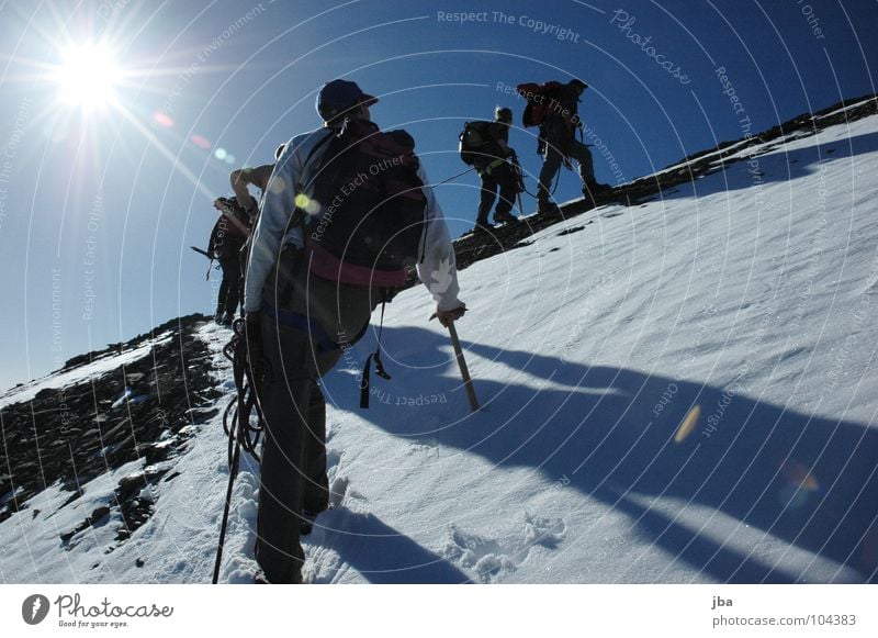 Der Aufstieg reloaded Bergsteigen Ferien & Urlaub & Reisen wandern Gletscher Morgen gehen Jacke Abhängigkeit schön frisch Spaziergang Geltenhorn Seilschaft