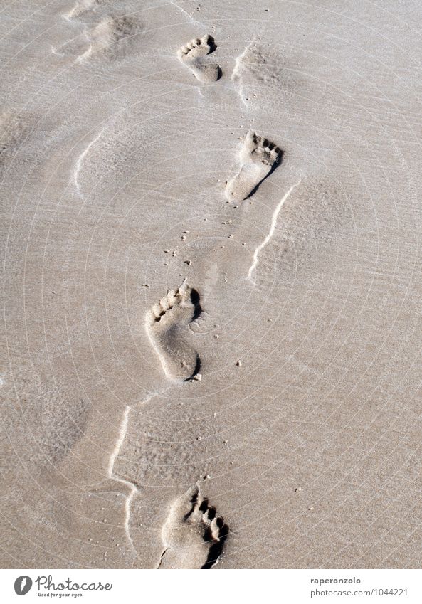 dip-didip-didip, dip-di-dip, dip-didip-didip ... Ferien & Urlaub & Reisen Sommer Sommerurlaub Strand Meer barfuß Fußabdruck Fußspur Spur Gang gehen vererben