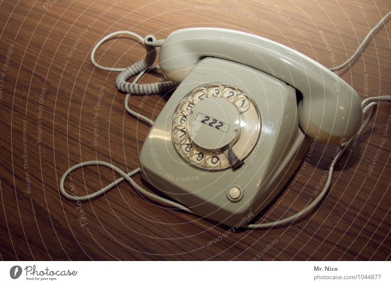 retro | phone Häusliches Leben Telefon Technik & Technologie Telekommunikation alt Kontakt Telefongespräch Telefonhörer Telefonkabel Telefonnummer