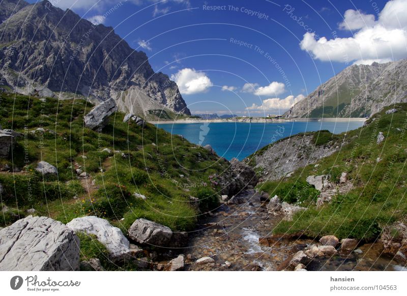 Lünersee Wildbach Wiese Wolken Staumauer Berge u. Gebirge Himmel Stein