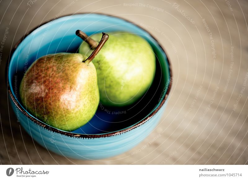 Birnen Lebensmittel Frucht Ernährung Bioprodukte Vegetarische Ernährung Diät Schalen & Schüsseln Holz Glas Duft Gesundheit natürlich saftig sauer schön süß blau