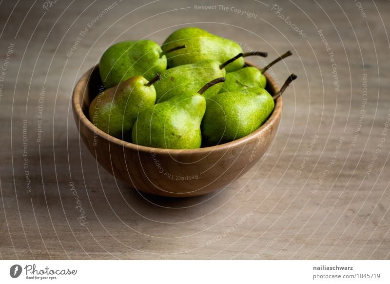 Birnen Lebensmittel Frucht Ernährung Bioprodukte Vegetarische Ernährung Diät Schalen & Schüsseln Holzschale Duft frisch Gesundheit lecker natürlich saftig schön