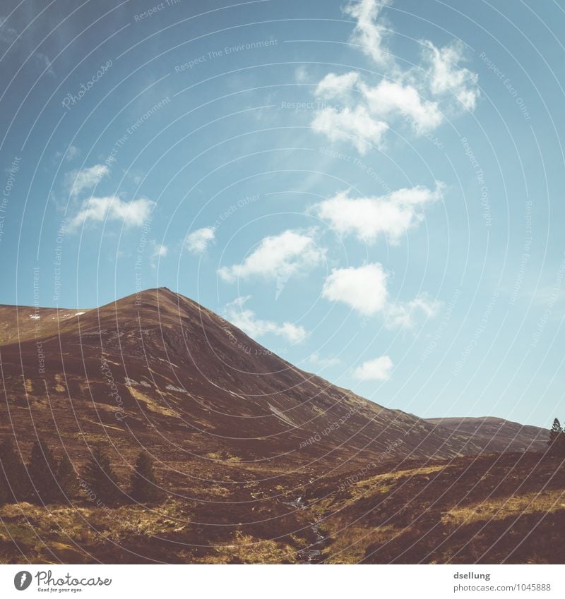 leichter Anstieg. Umwelt Natur Landschaft Himmel Wolken Sommer Schönes Wetter Hügel Felsen Berge u. Gebirge Ben Macdhui Ferien & Urlaub & Reisen groß