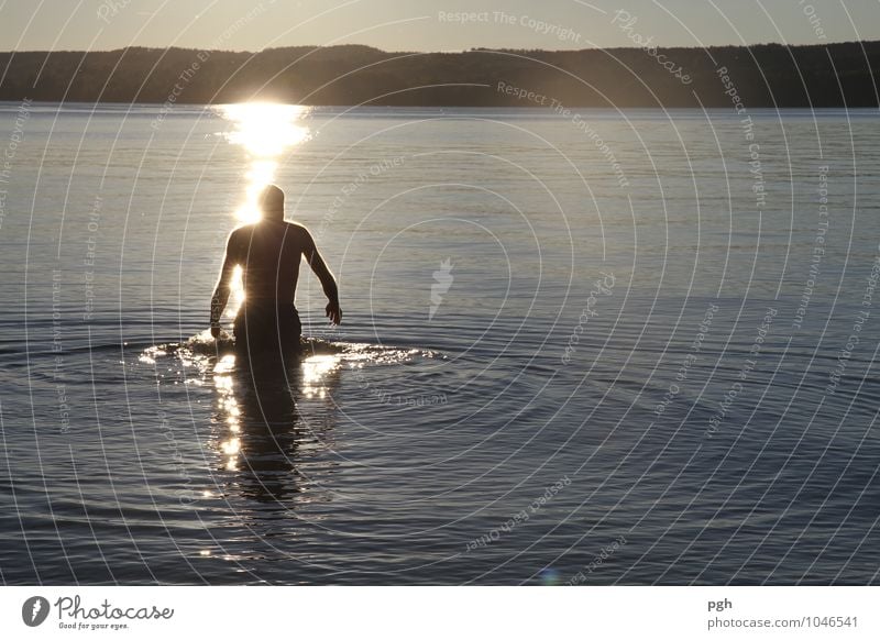 . . . the last swim maskulin Vater Erwachsene 1 Mensch 45-60 Jahre Wasser Seeufer Schwimmen & Baden Stimmung Lebensfreude Abenteuer Gesundheit Glück