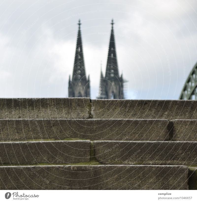 Home is where the Dom is. Ferien & Urlaub & Reisen Tourismus Städtereise Haus Stadtzentrum Altstadt bevölkert Kirche Brücke Bauwerk Gebäude Architektur Mauer