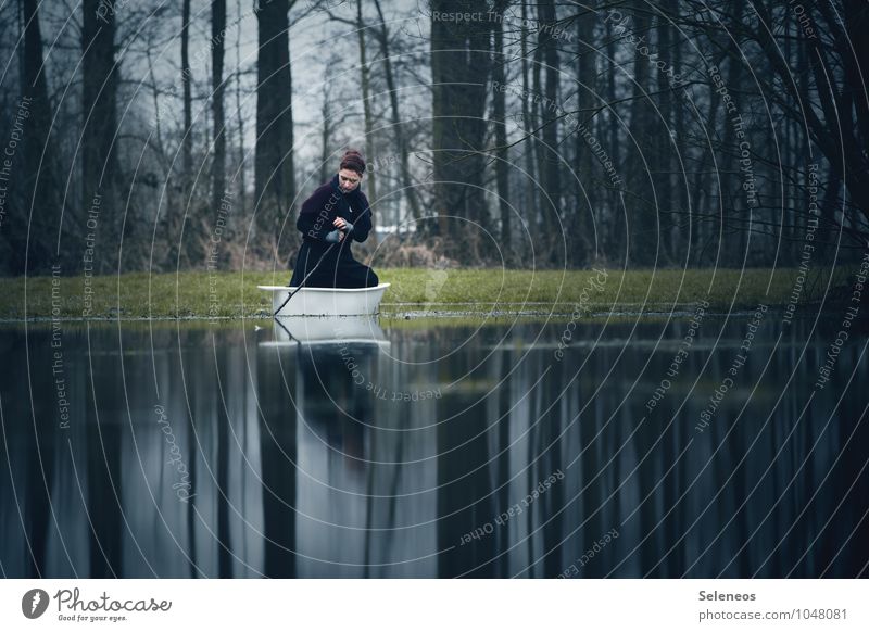 Schlechtwetteralternative Freiheit Mensch feminin Frau Erwachsene 1 Umwelt Natur Küste Seeufer Teich Bach Schifffahrt Bootsfahrt Ferien & Urlaub & Reisen nass