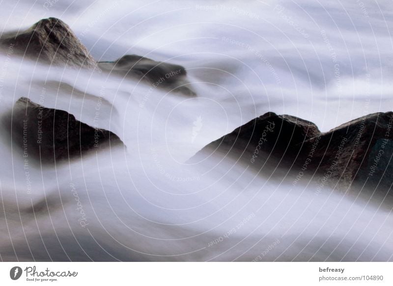 Bodennebel Geschwindigkeit Bewegung fließen Schliere hart zeitlos Bach Strömung ruhig beruhigend Zufriedenheit Erholung Außenaufnahme Langzeitbelichtung Fluss