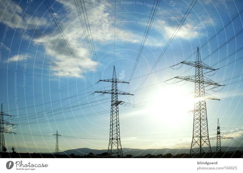 Energie Elektrizität Windkraftanlage Sonnenenergie Hochspannungsleitung Kohlekraftwerk Wolken Himmel gleißend Versorgung Industrie Sommer live wire clouds sky