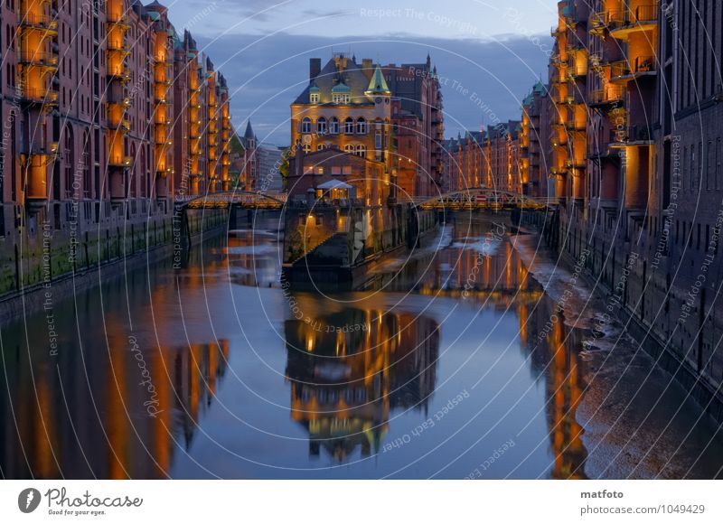 Hamburg Speicherstadt bei Nacht 1 Wasser Nachthimmel Sommer Flussufer Hamburger Hafen Alte Speicherstadt Stadt Hafenstadt Menschenleer Haus Industrieanlage