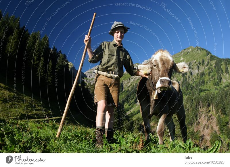 Jungbauer Landwirtschaft Forstwirtschaft Kind 1 Mensch Umwelt Natur Landschaft Wolkenloser Himmel Sommer Hügel Felsen Alpen Berge u. Gebirge Tier Haustier