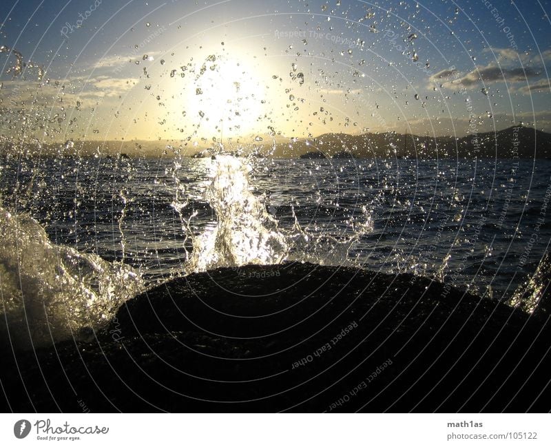 brandung Meer Küste Cote d'Azur überschwappen Wellen Strand St. Tropez Sommer Wasser Stein Felsen Sonne Himmel