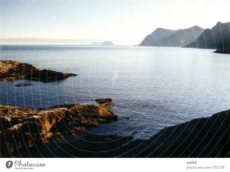 Fast windstill ruhig Ferien & Urlaub & Reisen Ferne Freiheit Strand Meer Insel Umwelt Natur Landschaft Wasser Himmel Horizont Klima Schönes Wetter Felsen Küste