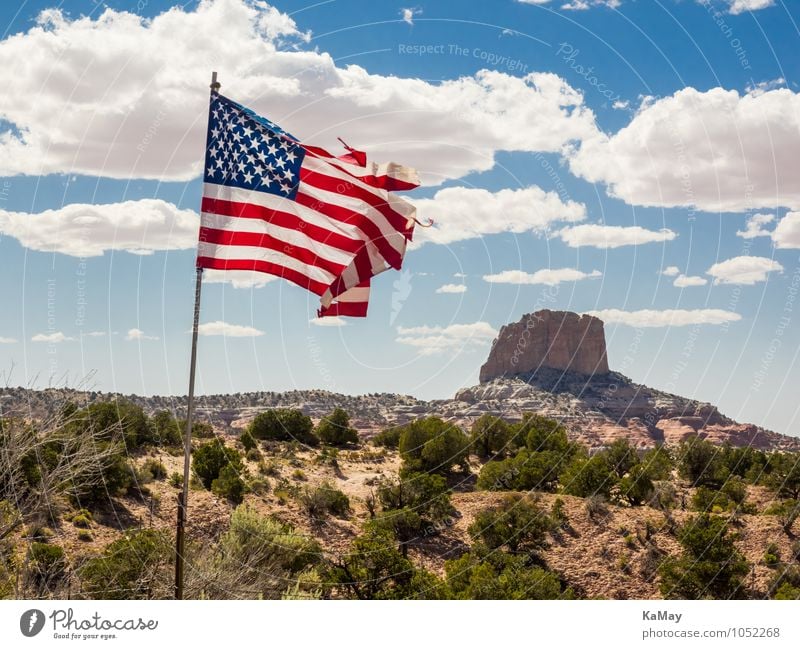 Patriotenhügel Natur Landschaft Erde Himmel Wolken Sommer Schönes Wetter Sträucher Felsen Menschenleer Sehenswürdigkeit Wahrzeichen Stein Sand Fahne natürlich