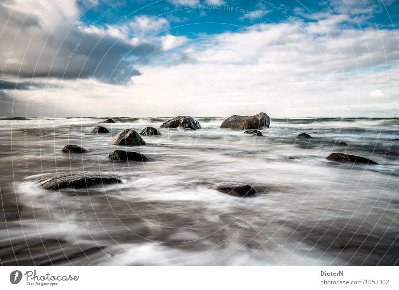 Wild Landschaft Wasser Himmel Wolken Wetter Schönes Wetter Wind Wellen Küste Strand Ostsee blau braun schwarz weiß Mecklenburg-Vorpommern Rügen Horizont Stein