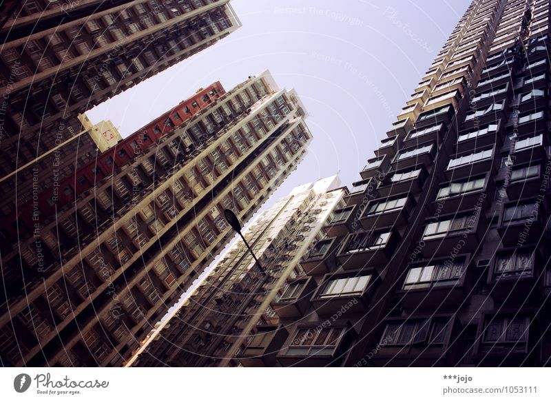 sog. Haus Himmel Stadt Skyline überbevölkert Hochhaus Bauwerk Gebäude Architektur Fassade Fenster Beton hoch modern Platzangst Perspektive Asien Betonklotz