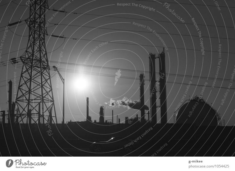 Industrie Technik & Technologie Fortschritt Zukunft Industrieanlage Fabrik Metall gigantisch modern Stadt schwarz Schwarzweißfoto Außenaufnahme Menschenleer