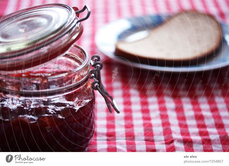 Marmeladen-Brot-Frühstück Lebensmittel Brotscheibe Ernährung Essen Teller Tischwäsche Marmeladenglas lecker Gesunde Ernährung Häusliches Leben Farbfoto