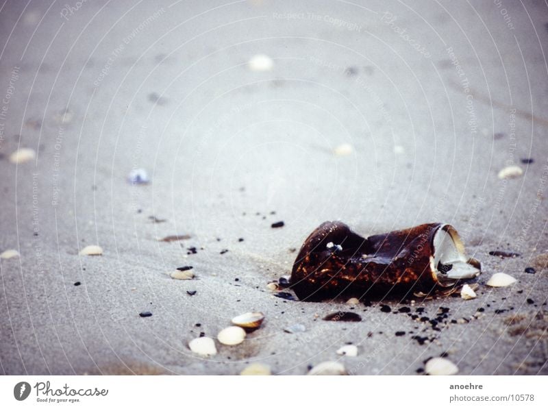 Beach Can Dose Müll Strand Schrott obskur Rost