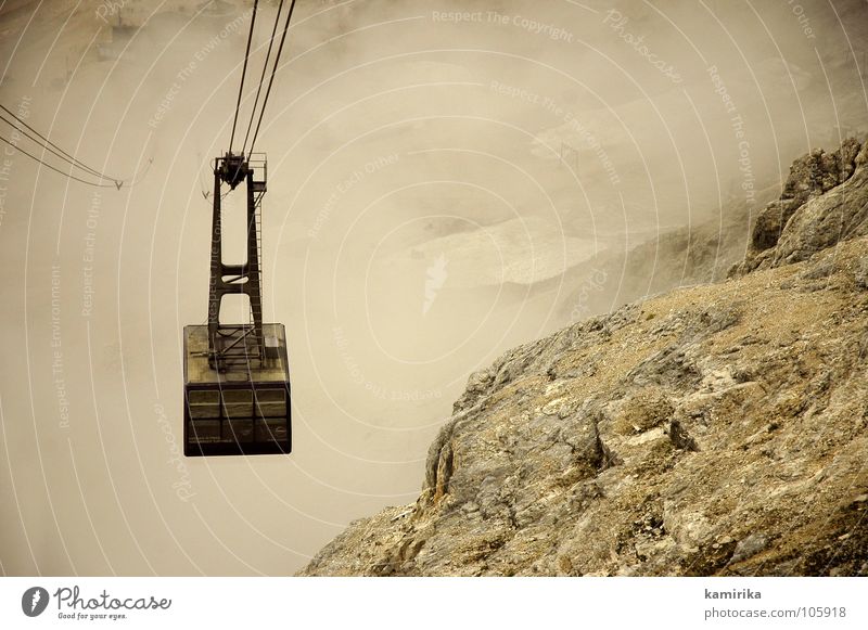 gletscherbahn Gletscher Glacier Nationalpark Wolken Nebel Seilbahn Bergsteigen Berge u. Gebirge zugsitze Alpen alps Felsen Empfehlung Spitze fog clouds Niveau