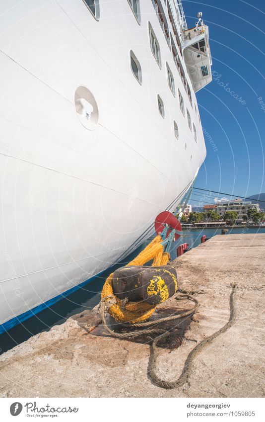 Großes weißes Kreuzfahrtschiff. Synny Day. Reichtum Erholung Freizeit & Hobby Ferien & Urlaub & Reisen Tourismus Ausflug Sommer Meer Segeln Himmel Hafen Verkehr