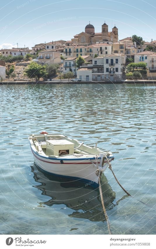 Fischerboot in Gythio. Ferien & Urlaub & Reisen Sommer Meer Industrie Natur Himmel Wolken Küste Hafen Verkehr Wasserfahrzeug alt klein blau weiß Tradition