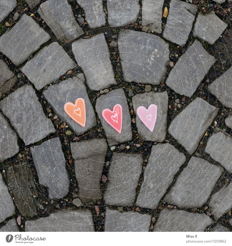 C und D und L Straße Wege & Pfade Stein Herz Gefühle Stimmung Liebe Verliebtheit Romantik 3 Kopfsteinpflaster Farbfoto mehrfarbig Außenaufnahme Nahaufnahme