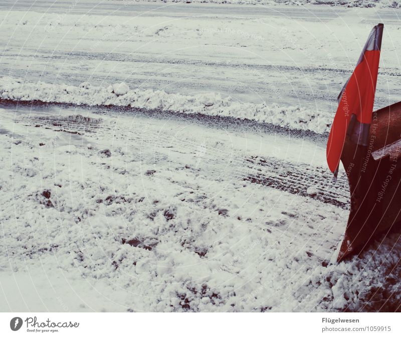 Let it snow Schnee Schneefall Schneepflug Winter Raumfahrzeuge Kettenfahrzeug kalt Glätte Schneeschaufel Schneeschmelze